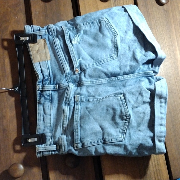 H&M Momshorts. Super high waists . - Picture 3 of 6